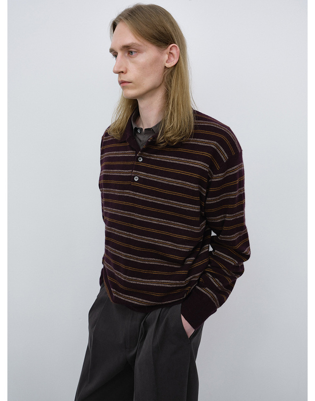 던스트 UNISEX COLLARED STRIPED SWEATER BROWN_M_UDSW6C115W2 브라운 착용컷