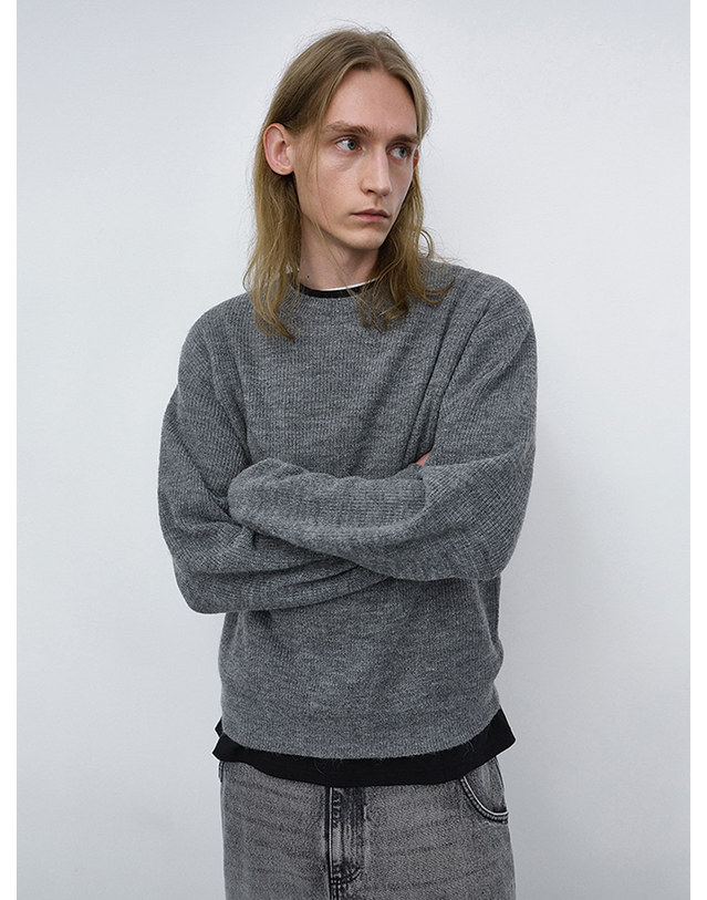 던스트 UNISEX HAIRLY SWEATER MELANGE GREY_M_UDSW6C113G2 그레이 착용컷