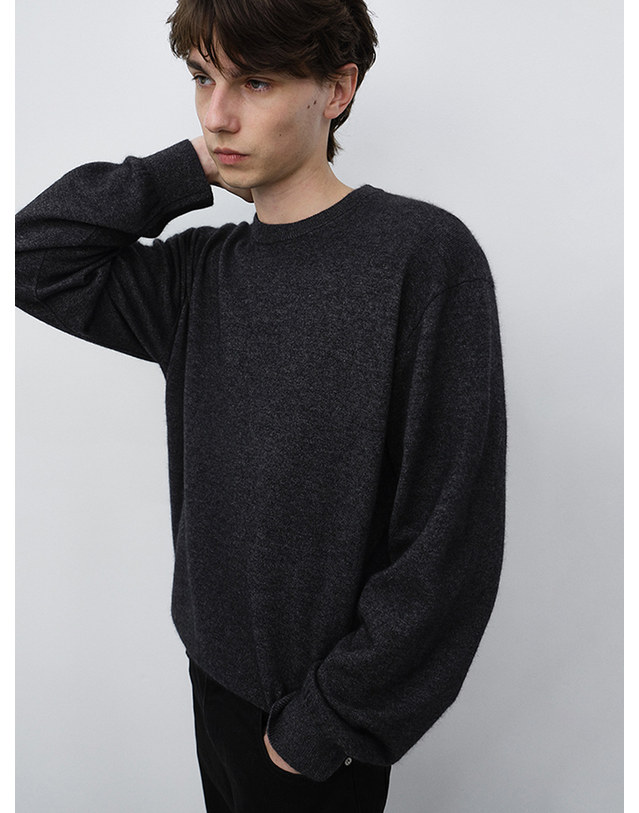 던스트 UNISEX ESSENTIAL CREWNECK SWEATER CHARCOAL GREY_M_UDSW6C110CG 그레이 착용컷