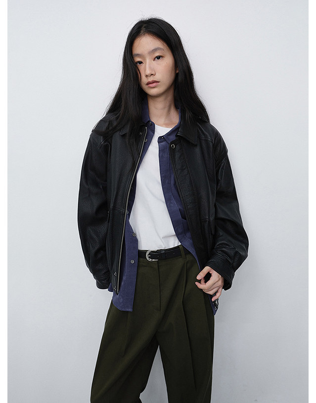 던스트 UNISEX OVERSIZED VINTAGE LEATHER BLOUSON BLACK_M_UDJU6C104BK 블랙 착용컷