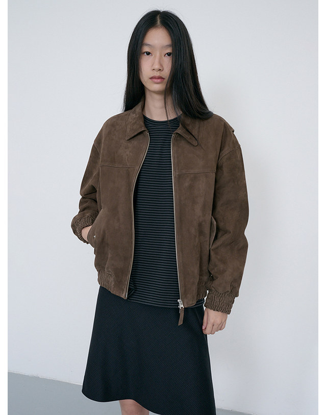 던스트 UNISEX REFINED SUEDE BLOUSON TAUPE SUEDE_M_UDJU6C101K1 그린 착용컷