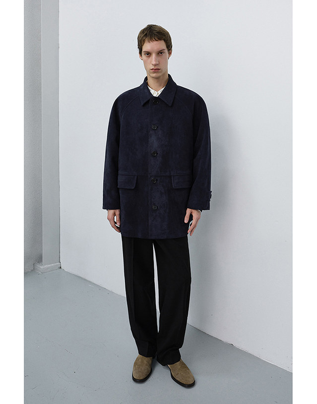 던스트 UNISEX LILY SUEDE HALF JACKET BLUE NAVY_M_UDJA6C102N1 네이비 착용컷