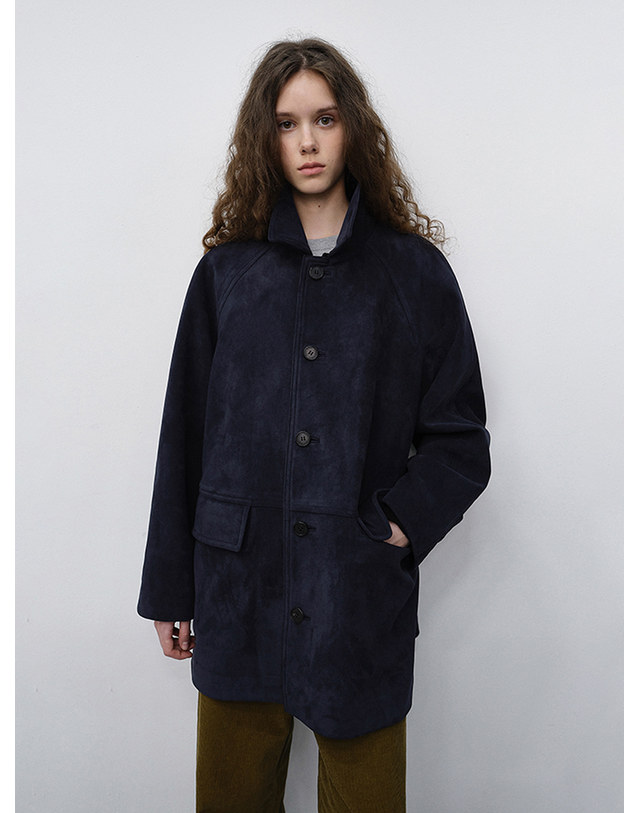 던스트 UNISEX LILY SUEDE HALF JACKET BLUE NAVY_M_UDJA6C102N1 네이비 착용컷