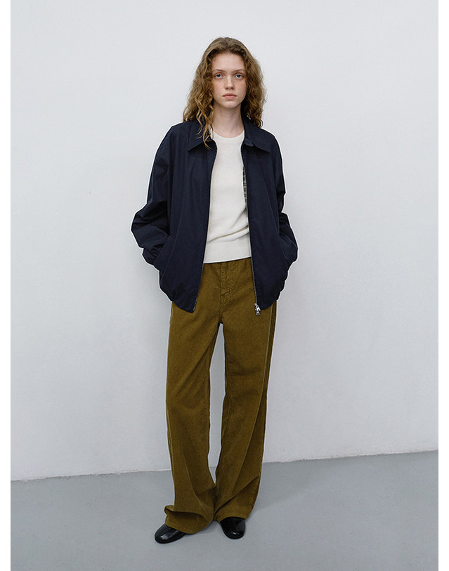 던스트 90S WIDE CORDUROY JEANS OLIVE GREEN_UDPA6C212E1 그린 착용컷