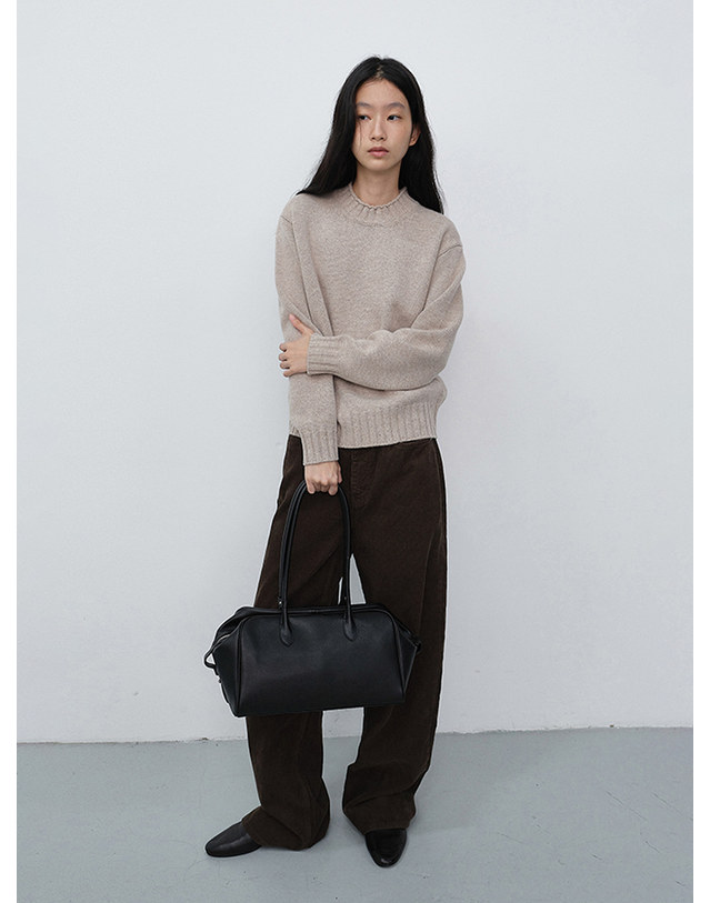 던스트 UNISEX CHUNKY ROLL NECK SWEATER LIGHT PEBBLE_UDSW6C114I1 그레이 착용컷