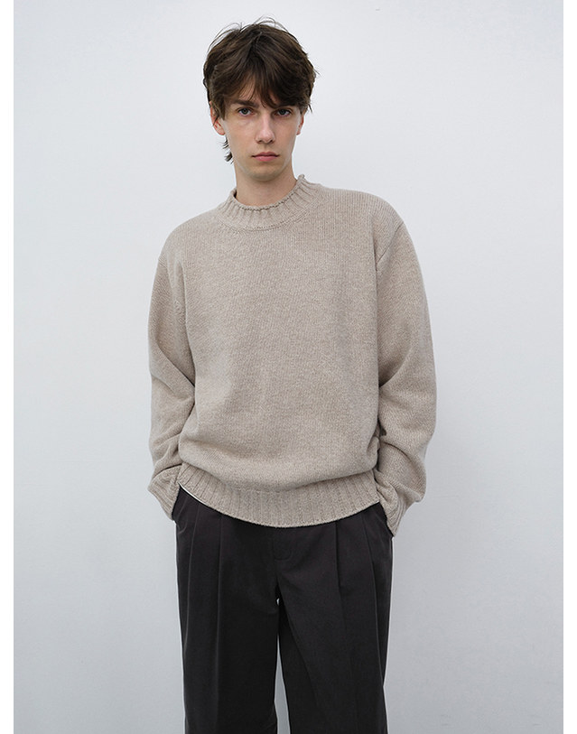 던스트 UNISEX CHUNKY ROLL NECK SWEATER LIGHT PEBBLE_UDSW6C114I1 그레이 착용컷