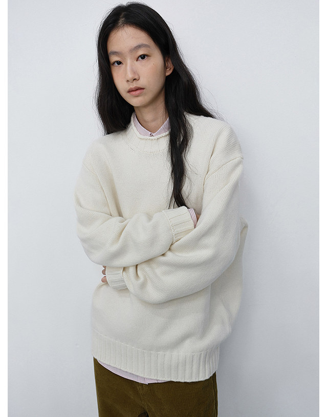 던스트 UNISEX CHUNKY ROLL NECK SWEATER IVORY_UDSW6C114IV 아이보리 착용컷