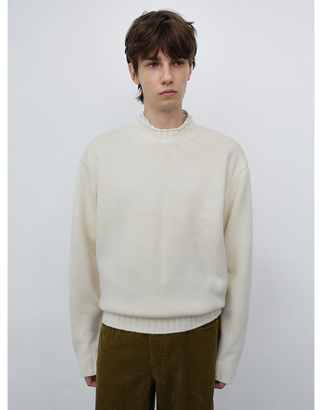 던스트 UNISEX CHUNKY ROLL NECK SWEATER IVORY_UDSW6C114IV 아이보리 착용컷