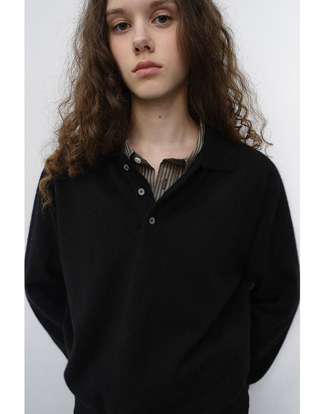 던스트 UNISEX COLLARED SWEATER BLACK_UDSW6C112BK 블랙 착용컷