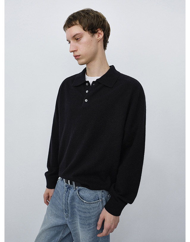 던스트 UNISEX COLLARED SWEATER BLACK_UDSW6C112BK 블랙 착용컷