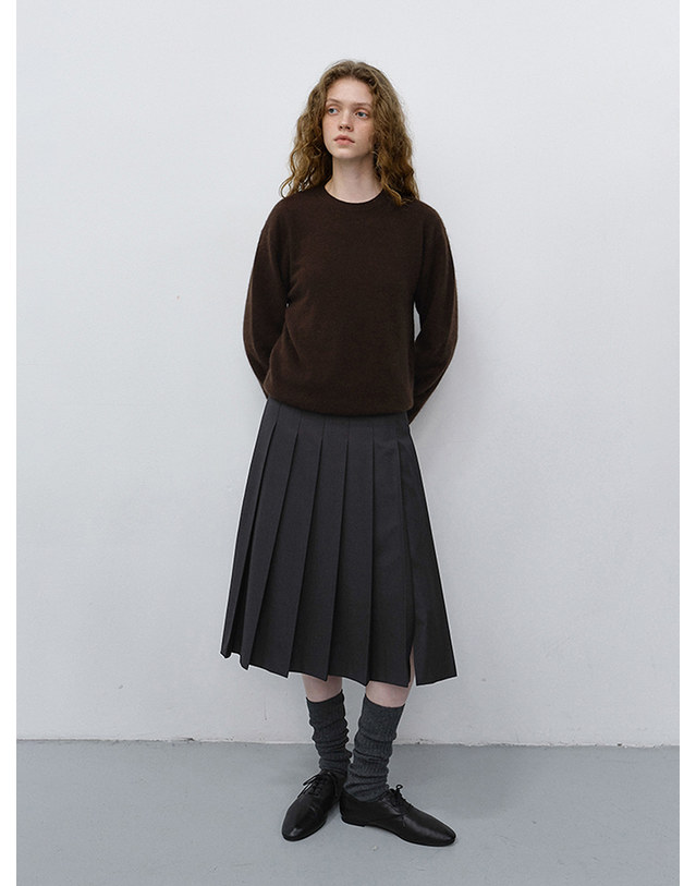 던스트 UNISEX ESSENTIAL CREWNECK SWEATER BROWN_UDSW6C110W2 브라운 착용컷