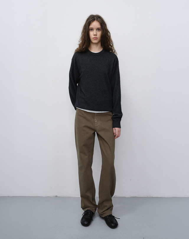 던스트 UNISEX ESSENTIAL CREWNECK SWEATER CHARCOAL GREY_UDSW6C110CG 그레이 착용컷