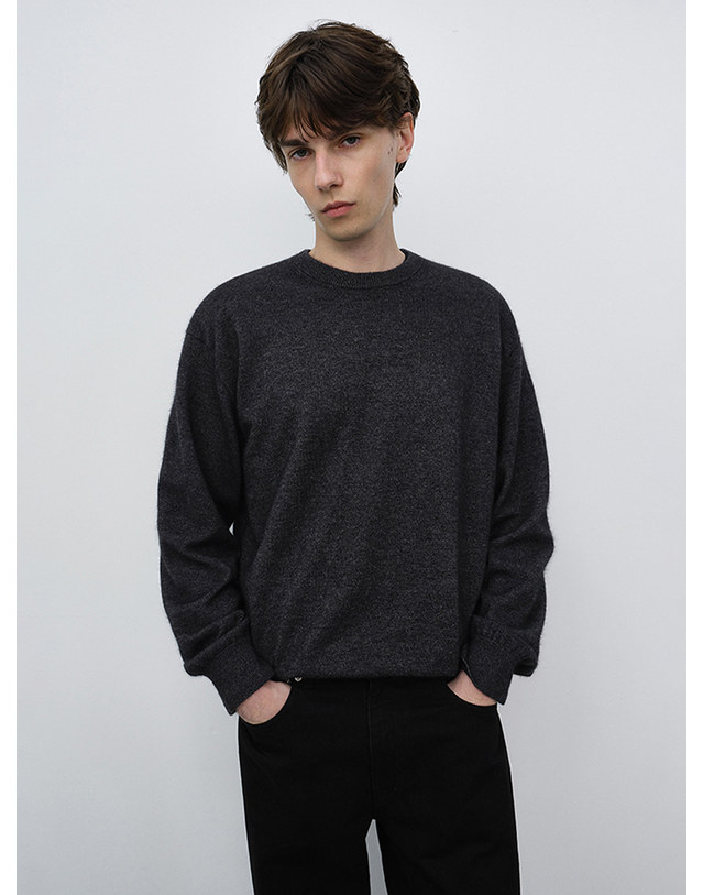 던스트 UNISEX ESSENTIAL CREWNECK SWEATER CHARCOAL GREY_UDSW6C110CG 그레이 착용컷