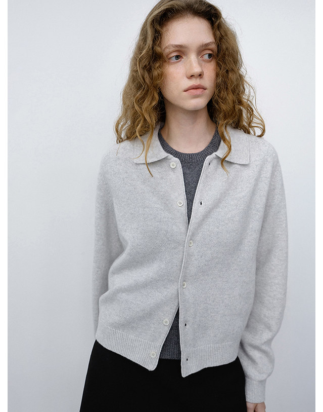 던스트 UNISEX COLLARED KNIT CARDIGAN LIGHT MELANGE GREY_UDSW6C102G1 그레이 착용컷