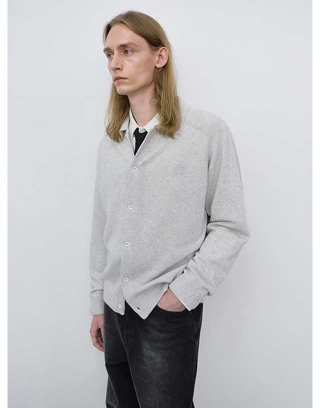 던스트 UNISEX COLLARED KNIT CARDIGAN LIGHT MELANGE GREY_UDSW6C102G1 그레이 착용컷