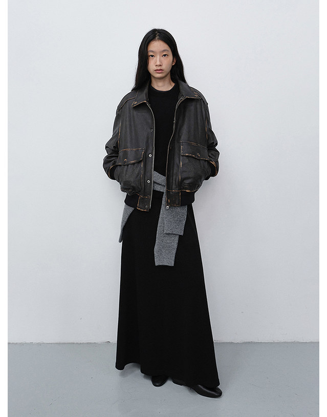 던스트 UNISEX DETACHABLE A-2 LEATHER BLOUSON BRUSHED BLACK_UDJU6C102G3 그레이 착용컷