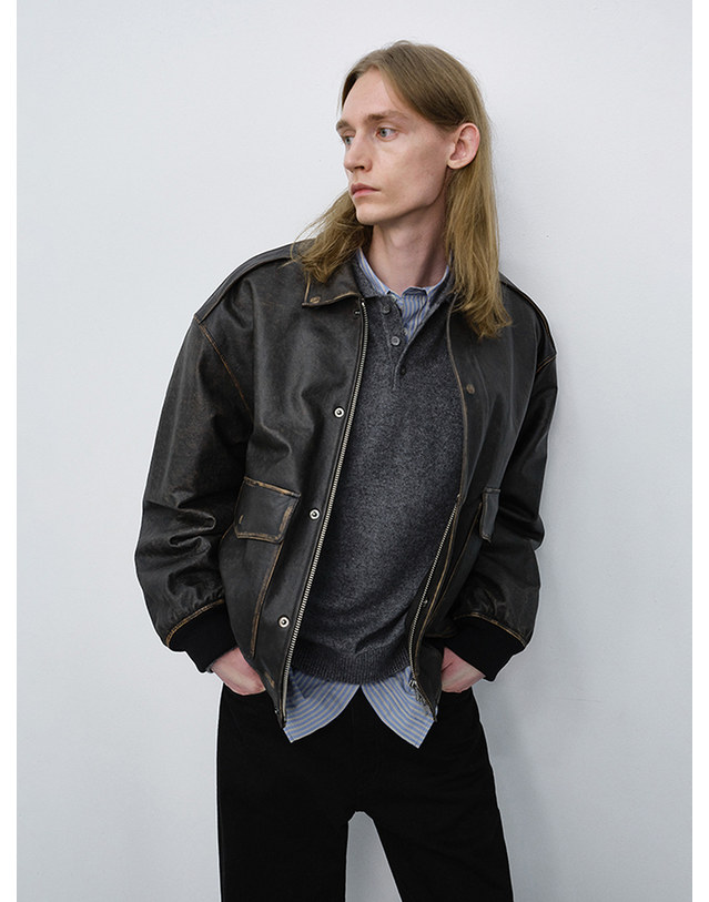 던스트 UNISEX DETACHABLE A-2 LEATHER BLOUSON BRUSHED BLACK_UDJU6C102G3 그레이 착용컷