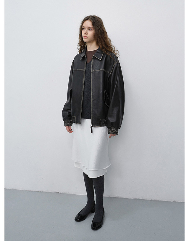 던스트 UNISEX REFINED LEATHER BLOUSON BRUSHED BLACK_UDJU6C101G3 그레이 착용컷