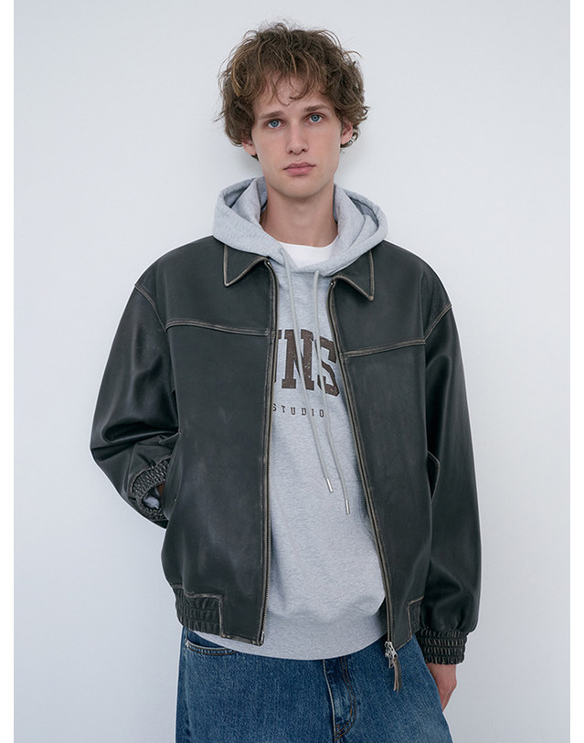 던스트 UNISEX REFINED LEATHER BLOUSON BRUSHED BLACK_UDJU6C101G3 그레이 착용컷