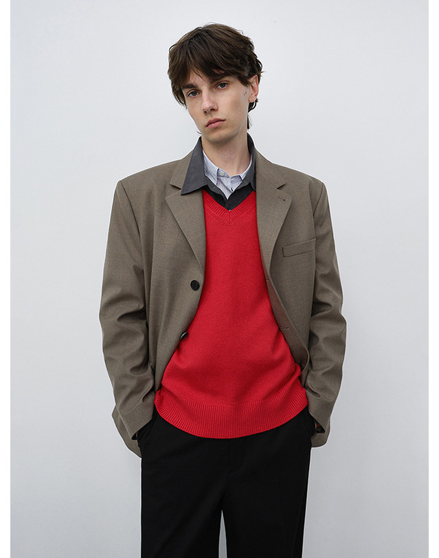 던스트 UNISEX CLASSIC 3 BUTTON WOOL BLAZER KHAKI BEIGE_UDJA6C106I3 멀티컬러 착용컷