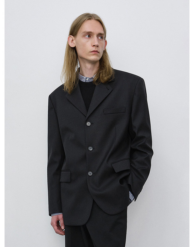 던스트 UNISEX CLASSIC 3 BUTTON WOOL BLAZER BLACK_UDJA6C106BK 블랙 착용컷