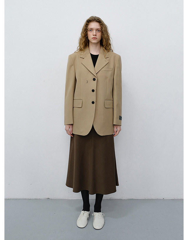 던스트 UNISEX REFINED MASCULINE WOOL BLAZER CARAMEL BEIGE_UDJA6C105CM 카멜 착용컷