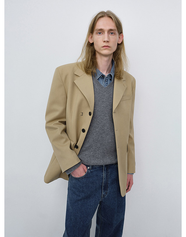던스트 UNISEX REFINED MASCULINE WOOL BLAZER CARAMEL BEIGE_UDJA6C105CM 카멜 착용컷