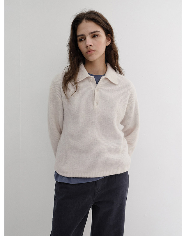 던스트 UNISEX HAIRY COLLARED SWEATER IVORY_M_UDSW6D135IV 아이보리 착용컷