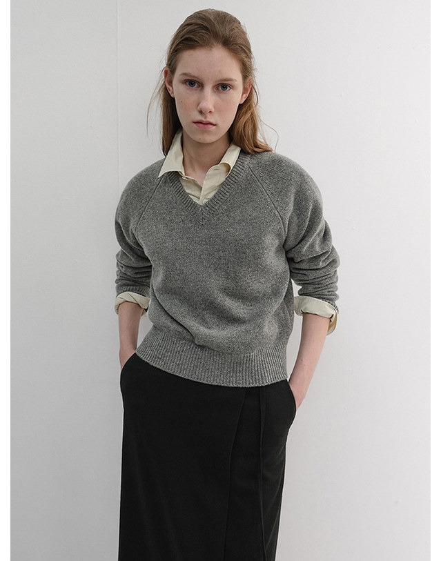 던스트 UNISEX SOFT VOLUME V-NECK SWEATER MELANGE GREY_M_UDSW6D134G2 그레이 착용컷