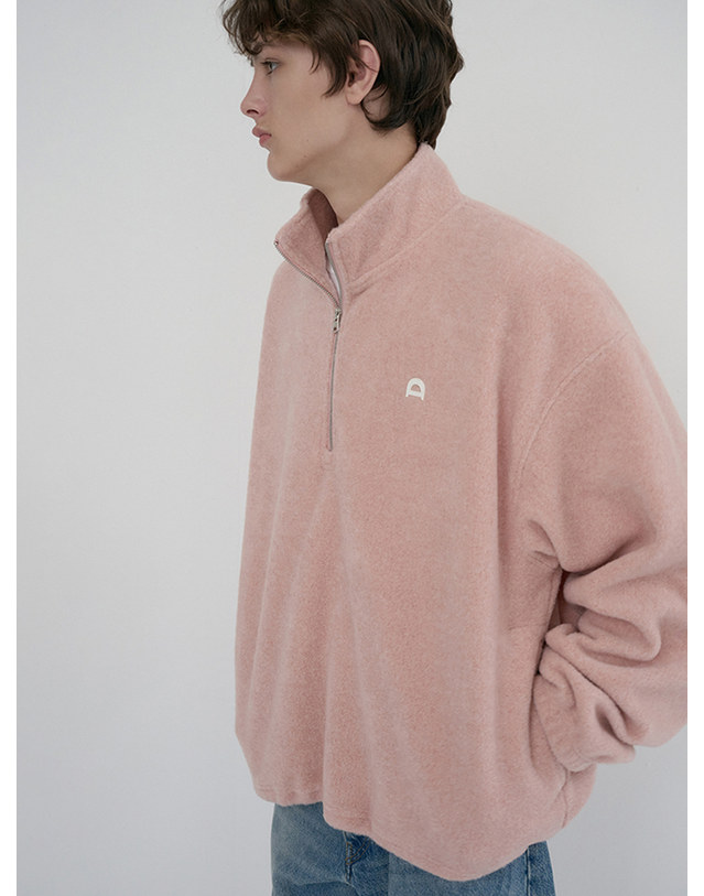 던스트 UNISEX HALF ZIP-UP FLEECE SWEATSHIRT CANDY PINK_M_UDJU6D136P1 핑크 착용컷