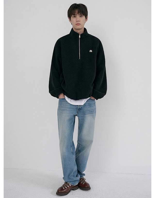 던스트 UNISEX HALF ZIP-UP FLEECE SWEATSHIRT BLACK_M_UDJU6D136BK 블랙 착용컷