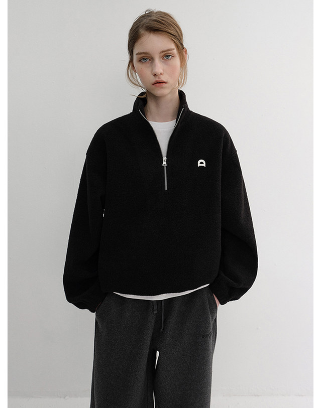 던스트 UNISEX HALF ZIP-UP FLEECE SWEATSHIRT BLACK_M_UDJU6D136BK 블랙 착용컷