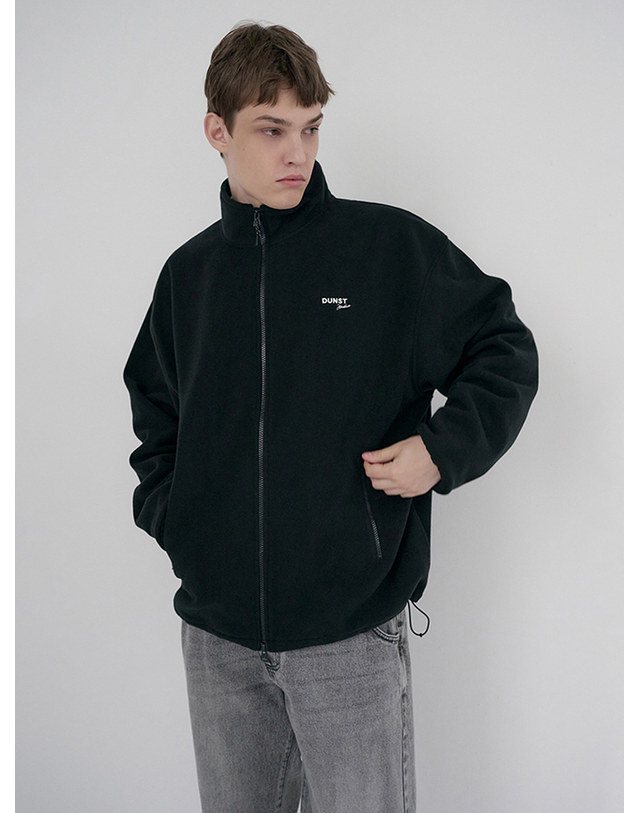 던스트 UNISEX ZIP-UP FLEECE SWEATSHIRT BLACK_M_UDJU6D135BK 블랙 착용컷