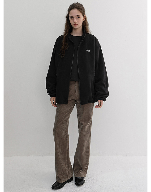 던스트 UNISEX ZIP-UP FLEECE SWEATSHIRT BLACK_M_UDJU6D135BK 블랙 착용컷