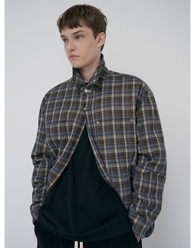 던스트 UNISEX QUILTED FLANNEL SHIRT BROWN CHECK_M_UDJU6D128W2 브라운 착용컷