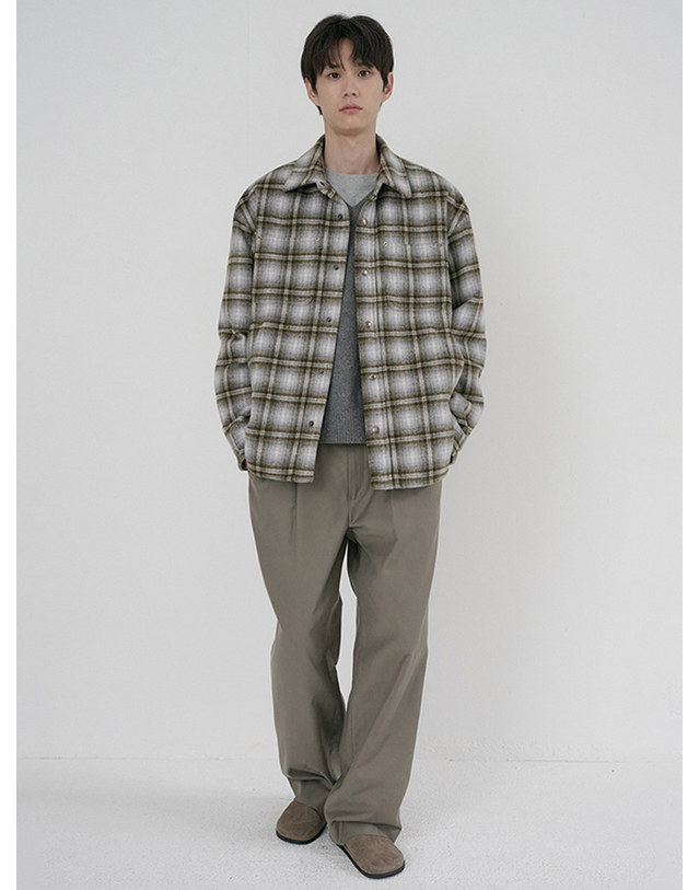 던스트 UNISEX QUILTED FLANNEL SHIRT KHAKI CHECK_M_UDJU6D128K2 카키 착용컷