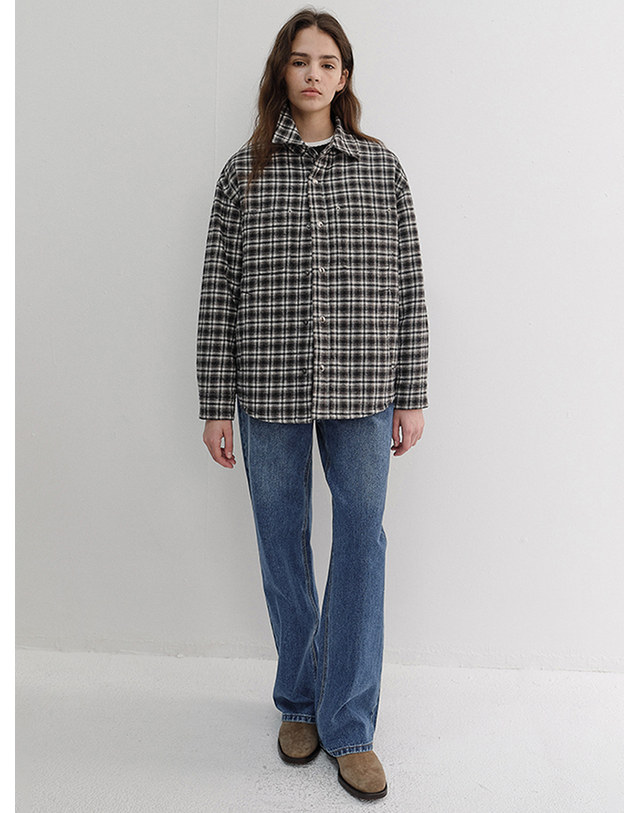 던스트 UNISEX QUILTED FLANNEL SHIRT BLACK CHECK_M_UDJU6D128BK 블랙 착용컷
