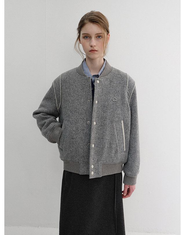 던스트 UNISEX BOUCLE WOOL VARSITY JACKET MELANGE GREY_M_UDJU6D124G2 그레이 착용컷