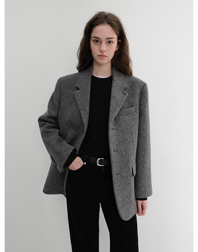 던스트 UNISEX 3 BUTTON WOOL BLAZER GREY_M_UDJA6D122G2 그레이 착용컷