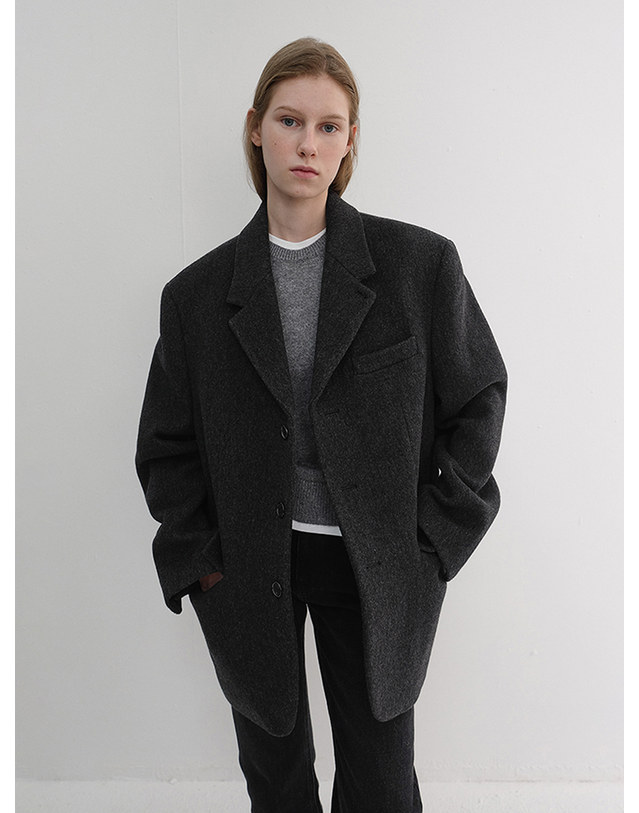 던스트 UNISEX 3 BUTTON WOOL BLAZER CHARCOAL GREY_M_UDJA6D122CG 그레이 착용컷