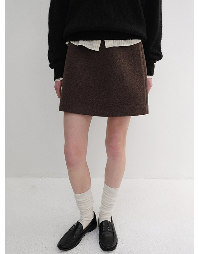 던스트 WOOL MINI SKIRT DEEP BROWN_UDSK6D224W3 브라운 착용컷