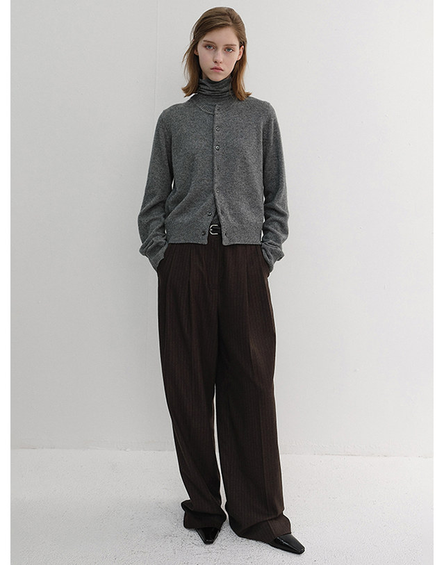 던스트 WINTER FLANNEL SLACKS DARK BROWN STRIPE_UDPA6D221W3 브라운 착용컷