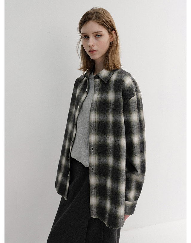 던스트 UNISEX WINTER FLANNEL CHECKED SHIRT OLIVE GREEN_UDSH6D121E2 그린 착용컷