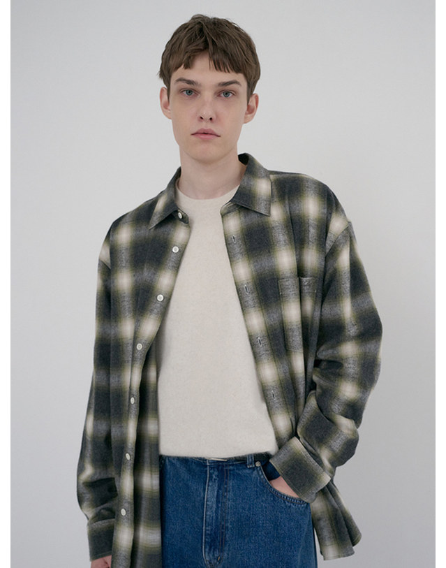 던스트 UNISEX WINTER FLANNEL CHECKED SHIRT OLIVE GREEN_UDSH6D121E2 그린 착용컷