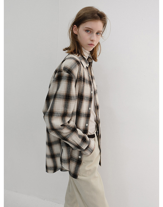 던스트 UNISEX WINTER FLANNEL CHECKED SHIRT BEIGE_UDSH6D121I2 베이지 착용컷