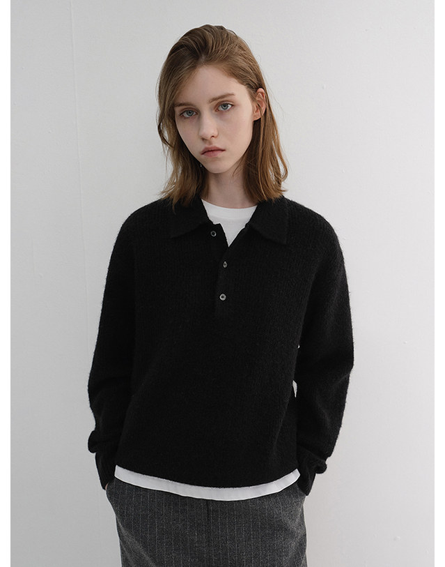 던스트 UNISEX HAIRY COLLARED SWEATER BLACK_UDSW6D135BK 블랙 착용컷