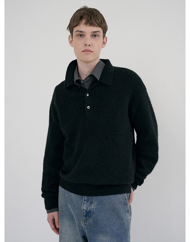 던스트 UNISEX HAIRY COLLARED SWEATER BLACK_UDSW6D135BK 블랙 착용컷