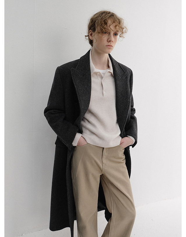 던스트 UNISEX HAIRY COLLARED SWEATER IVORY_UDSW6D135IV 아이보리 착용컷