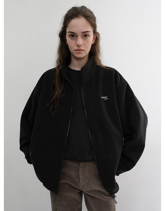 던스트 UNISEX ZIP-UP FLEECE SWEATSHIRT BLACK_UDJU6D135BK 블랙 착용컷