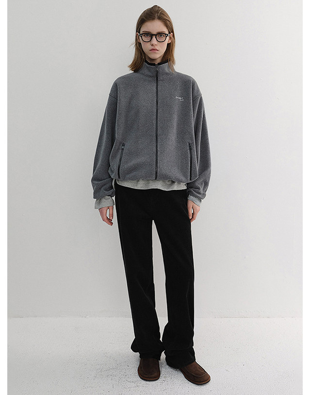 던스트 UNISEX ZIP-UP FLEECE SWEATSHIRT CHARCOAL GREY_UDJU6D135CG 그레이 착용컷